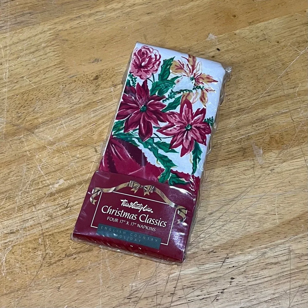Vtg 1990 Town & Country Linen Christmas Classics Poinsettia Napkins Set of 4 NEW